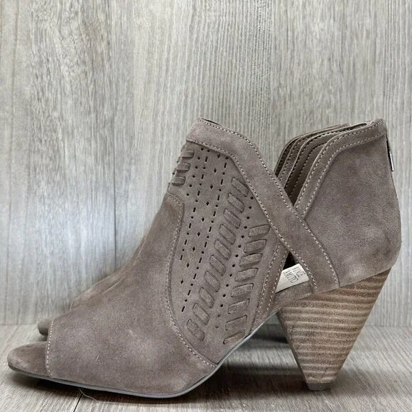 Vince Camuto Sandals Womens Size 8.5M Cone Heel Peep Toe Zip Pump Leather Taupe - Picture 2 of 13